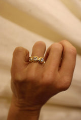 Skin Gold Ring with Three Diamonds