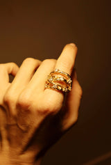 Intertwined Gold Branches with Diamonds