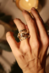 Intertwined Gold Branches with Diamonds