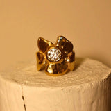 Surrounding Gold Leaves with Diamond