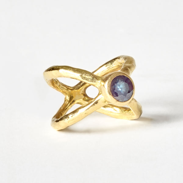 Crossed paths sapphire gold ring