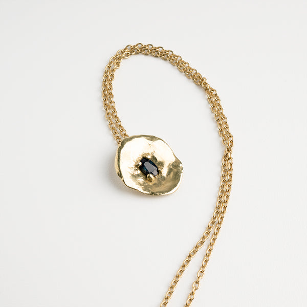 Eclipse sapphire gold necklace