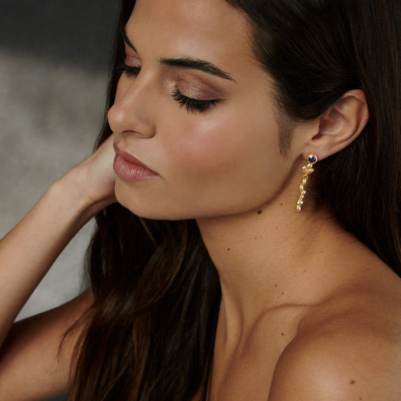 Pebbles sapphires gold earrings
