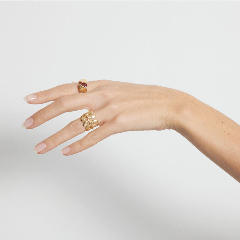 Surrounding branch gold ring