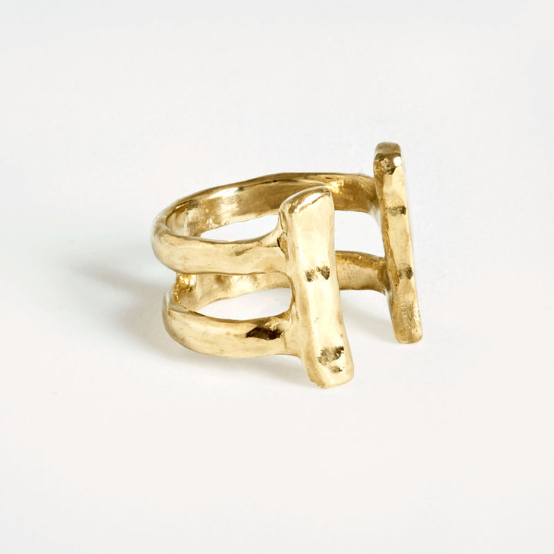 The two pillars gold ring